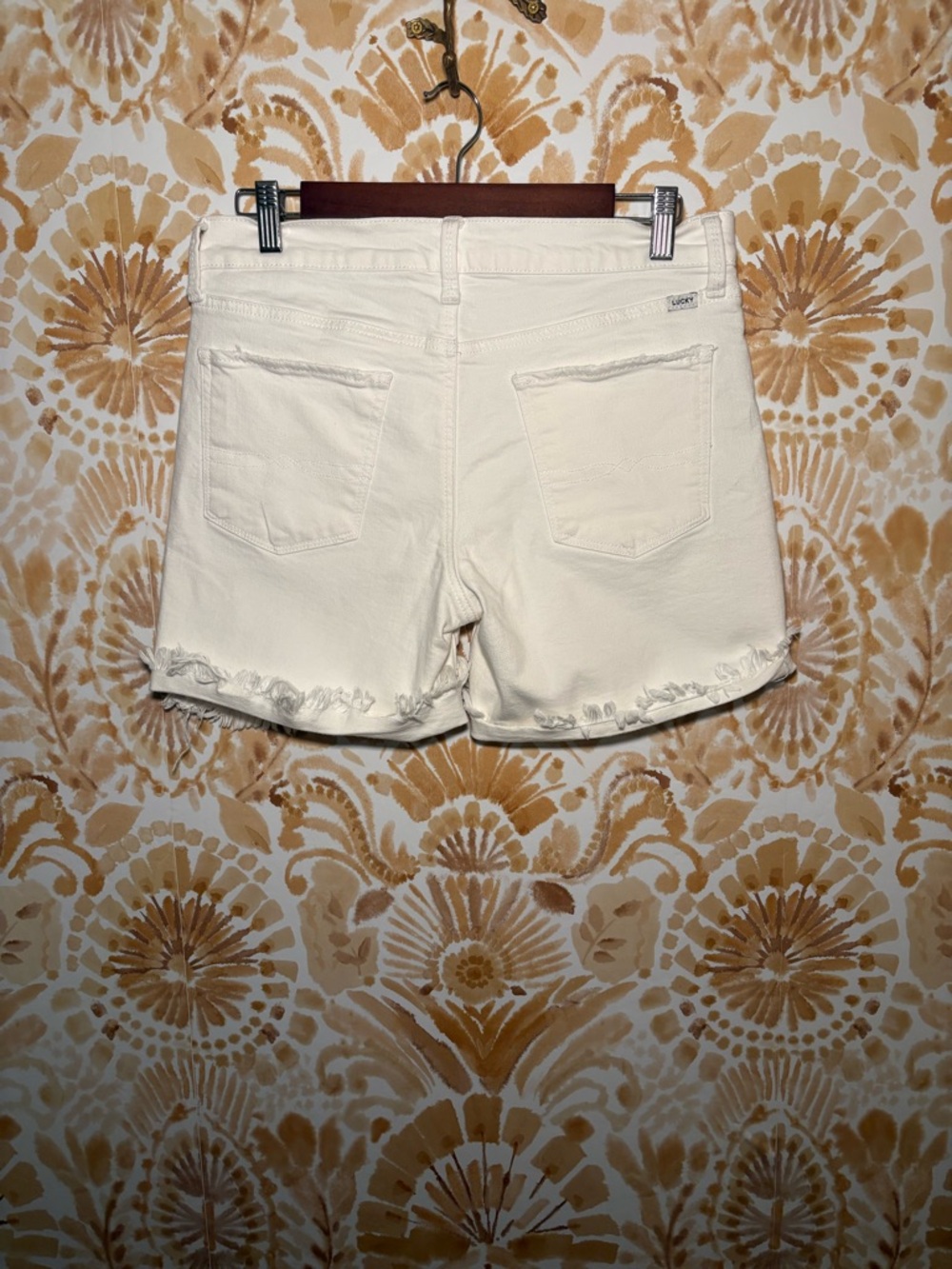 Lucky Brand Cream Raw-Hem Denim Shorts Size 6/28 - Picture 3 of 9
